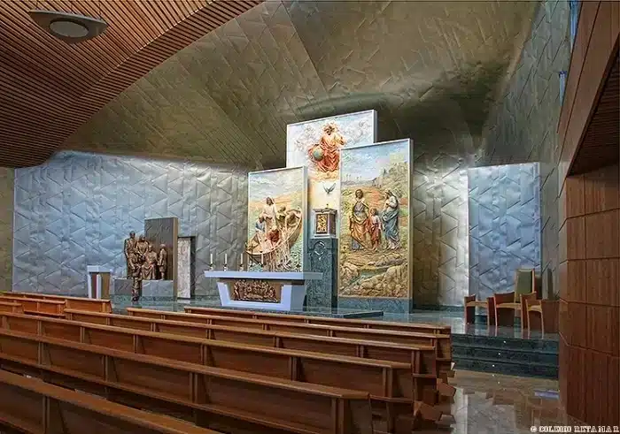 Iluminación y distribución profesional de interiores de iglesias 2 orfebreria y textiles sagrado