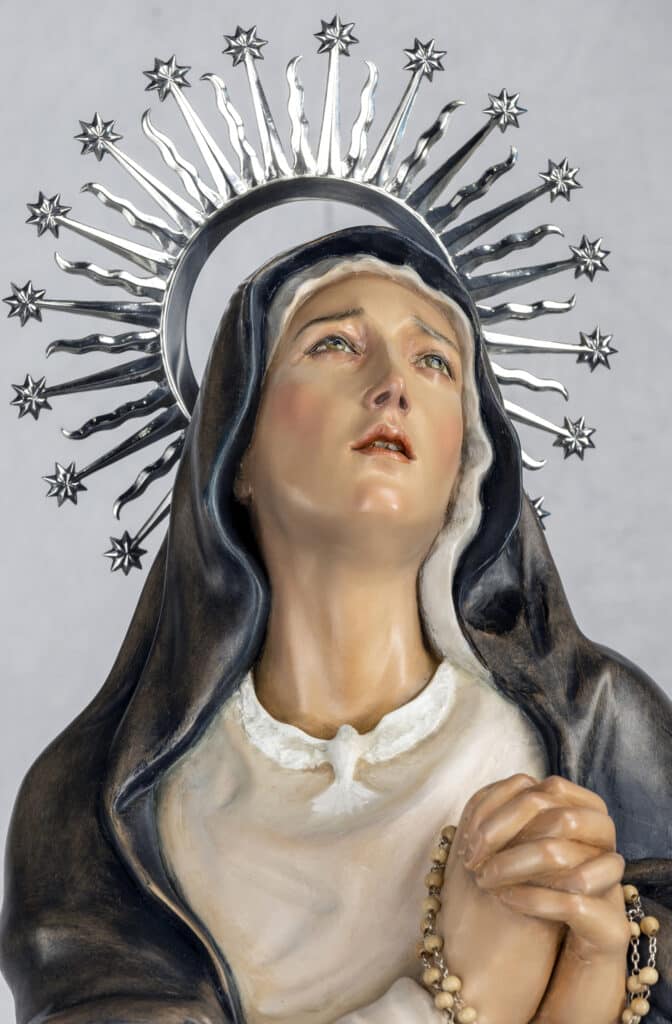 Estatuas religiosas talladas a mano con maestría artesanal para la devoción 2 FOTO2 1